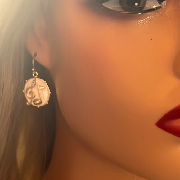 🎵 Musical Notes Earrings - Picture 3 of 3